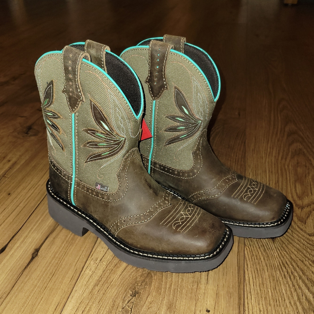 Justin Nettie Brown Water Buffalo GY9536 Square Toe Women’s Boots Size 6.5 B